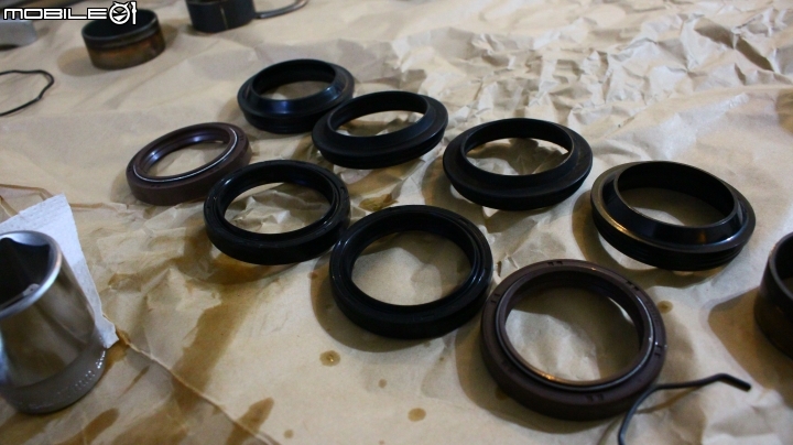 [DIY] ZXR250 前倒叉漏油! 簡易分解保養圖文