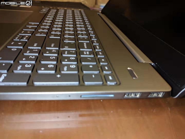 找了好久的CP值攜帶型輕薄獨顯I7-1650-4G筆電