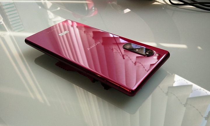 XPERIA 5 璃光紅簡單開箱(XZP鏡紅同框)