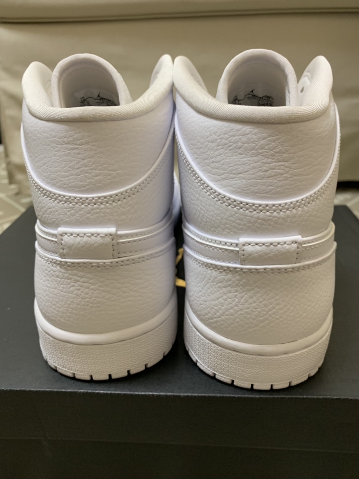 NIKE AIR JORDAN 1 MID 真假?