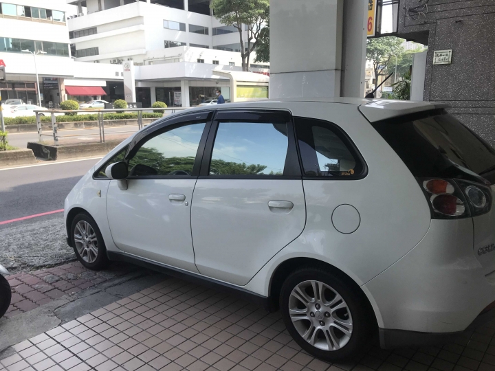 舊車換隔熱紙經驗分享(三菱colt plus)