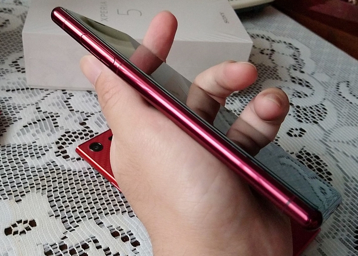 XPERIA 5 璃光紅簡單開箱(XZP鏡紅同框)