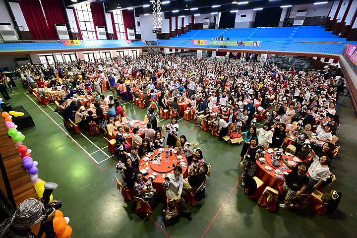 點我看大圖 Z7+14-30mm F4.0 S實拍600多人大合照:高雄女中77級78級畢業30重聚