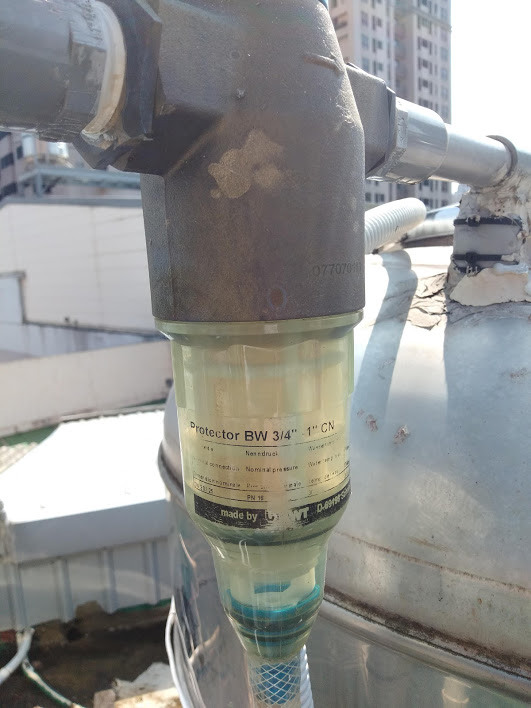 BWT德國倍世 前置手動雜質反洗過濾器 與 全屋式顯示型除氯過濾設備 FH4420 四年使用心得