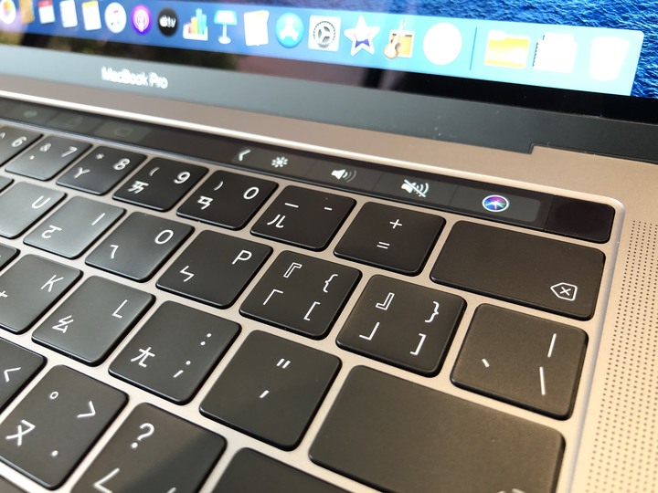 【小宅開箱】MacBook Pro 13 2019 入門款不專業開箱 處理器升級新增TouchBar