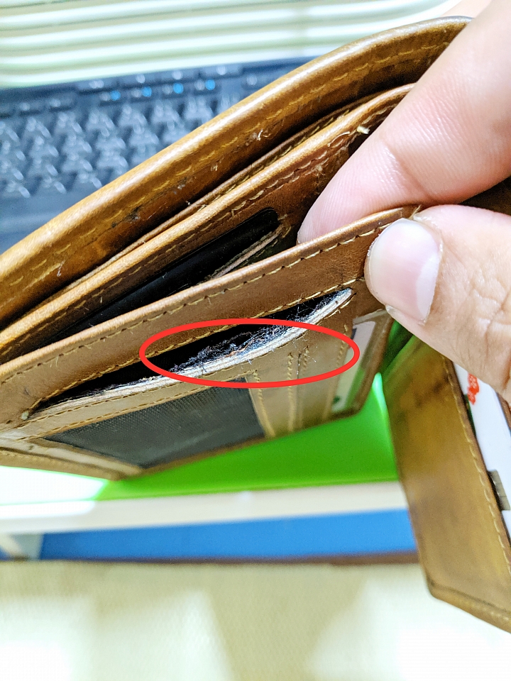 [勸退文]用個皮夾好累……(CALTAN皮夾之不良品質體驗)