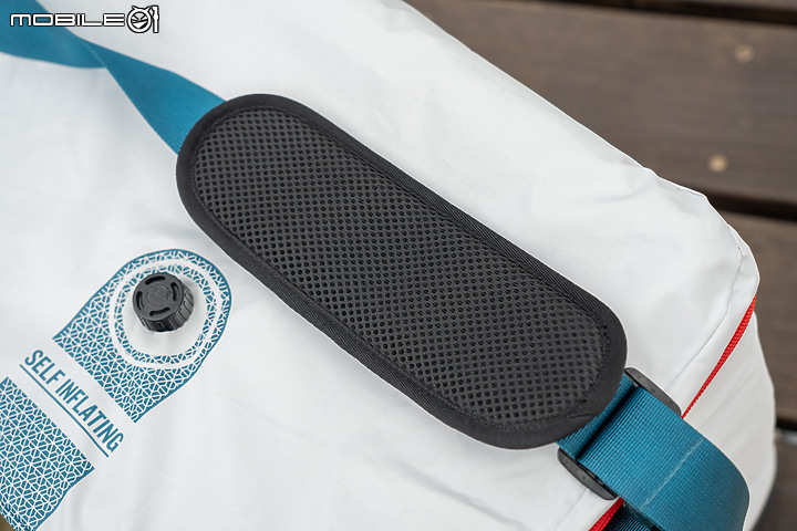 QUECHUA ICE FRESH COMPACT 26L 自動充氣保冷箱簡單介紹