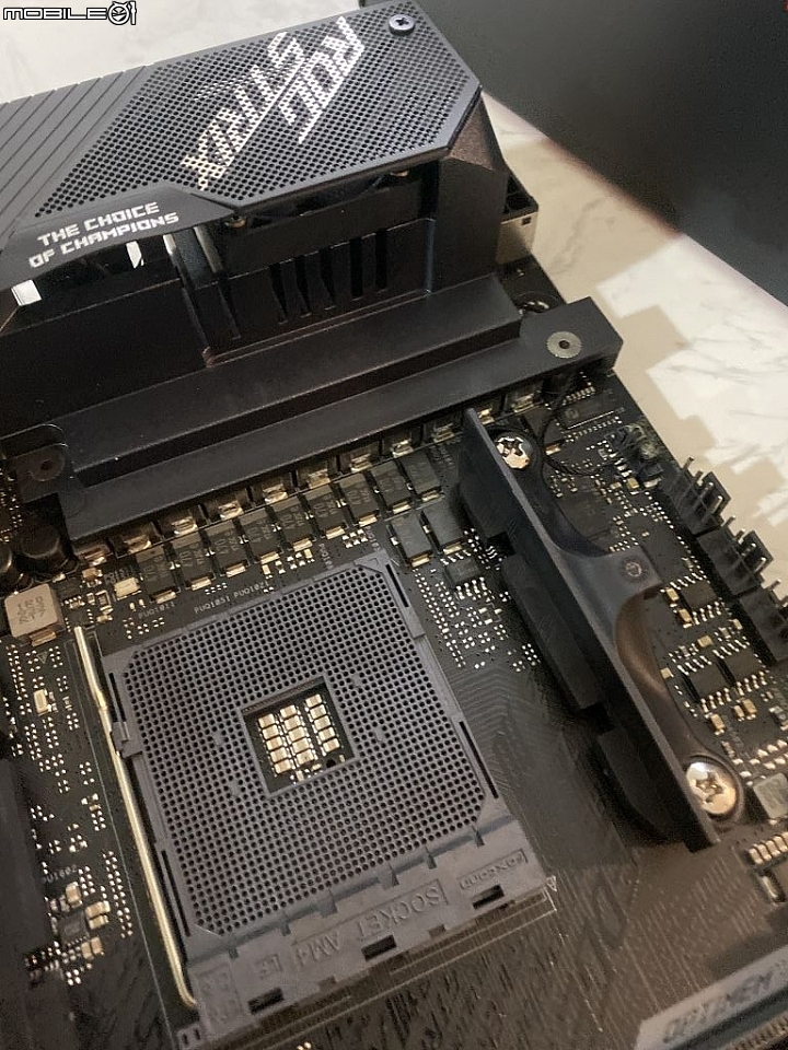 [開箱] 快睿 C7 完全版 C7G 石墨稀 ROG STRIX X570 I GAMING 開箱