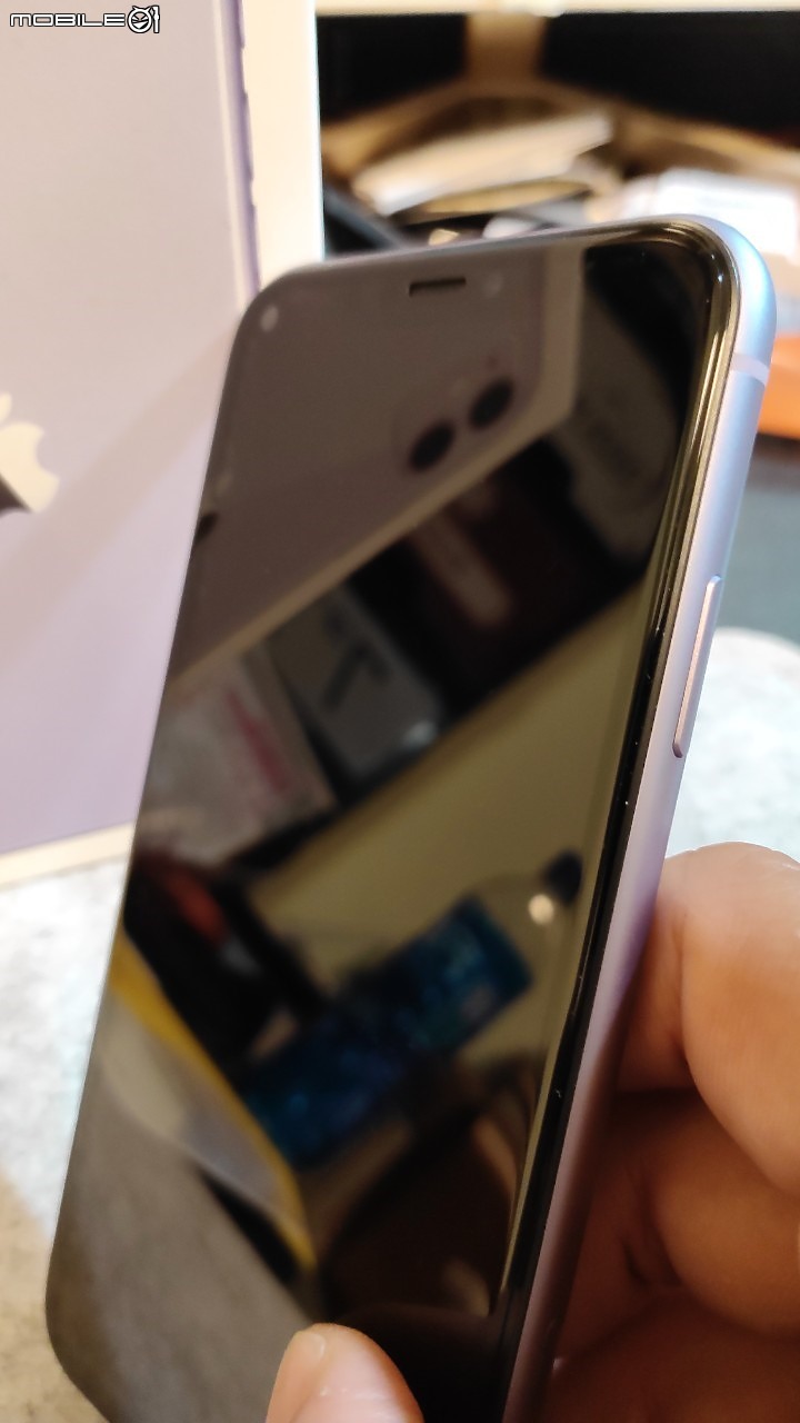[心得] 與iPhone 11超完美結合，hoda 康寧玻璃保護貼 & 柔石軍規防摔殼