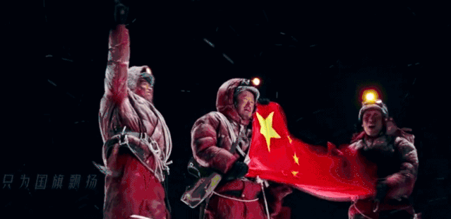 《攀登者》:珠峰在下,信仰在上