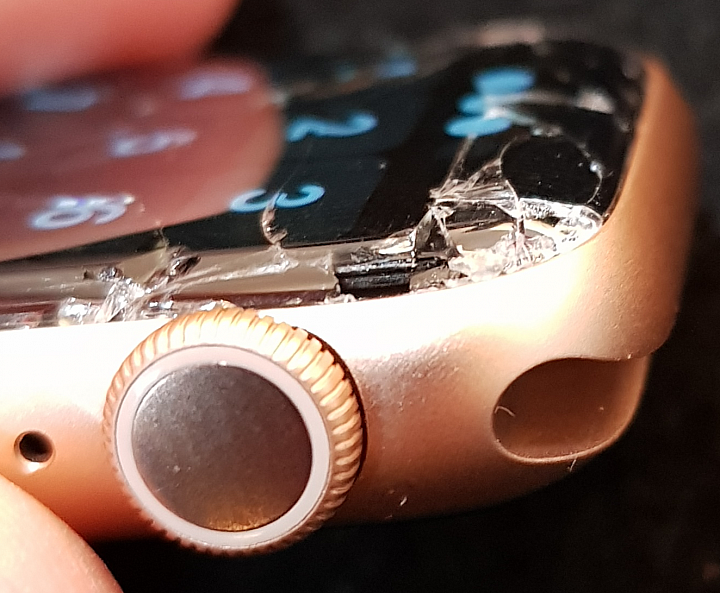 Apple Watch 5 摔落螢幕爆裂 (附圖)