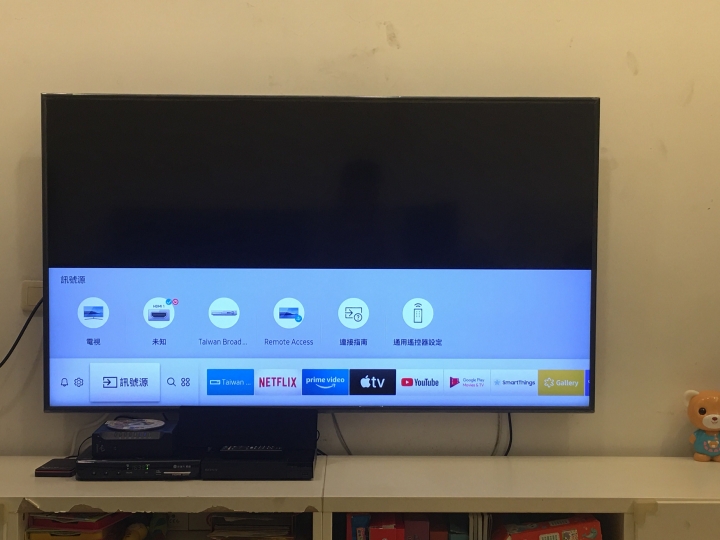 開箱 Samsung 55吋UA55ru7400wxzw,55吋電視約2萬左右預算的超優值選擇
