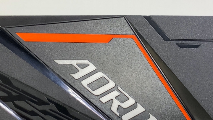 開箱 GIGABYTE 附帶 WiFi 的主機板 B360 AORUS GAMING 3 WIFI