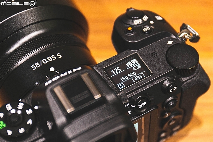 Z-Mount 神鏡「Nikkor Z 58mm f/0.95 S Noct」人像實拍 + 動手玩!