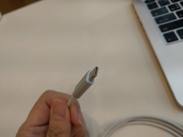 點我看大圖 Macbook 充電器分享