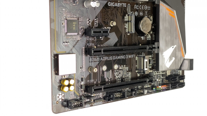 開箱 GIGABYTE 附帶 WiFi 的主機板 B360 AORUS GAMING 3 WIFI