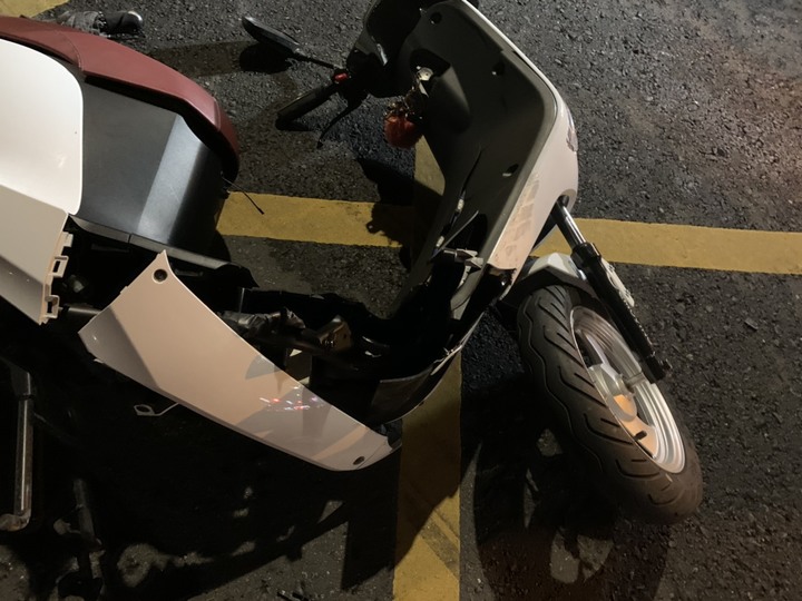 機車在網狀線內被BMW迴轉撞到