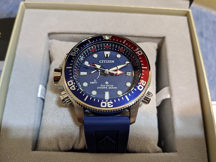 點我看大圖 <開箱>CITIZEN BN2038-01L 藍紅圈