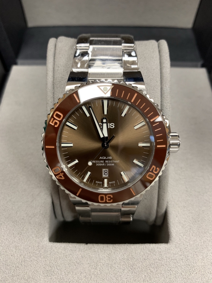 開箱 Oris Aquis Date 咖啡色