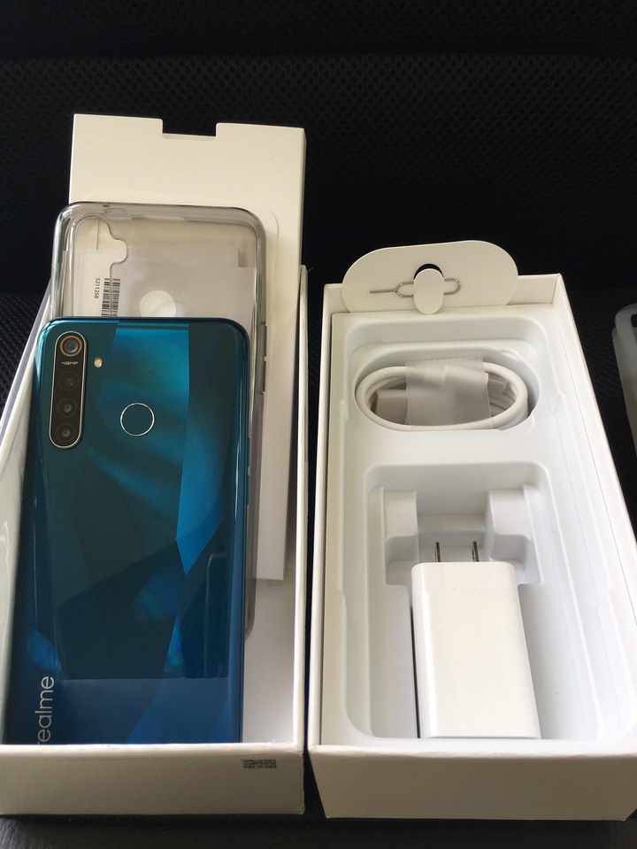 realme 5 pro 光鑽綠簡單開箱與心得