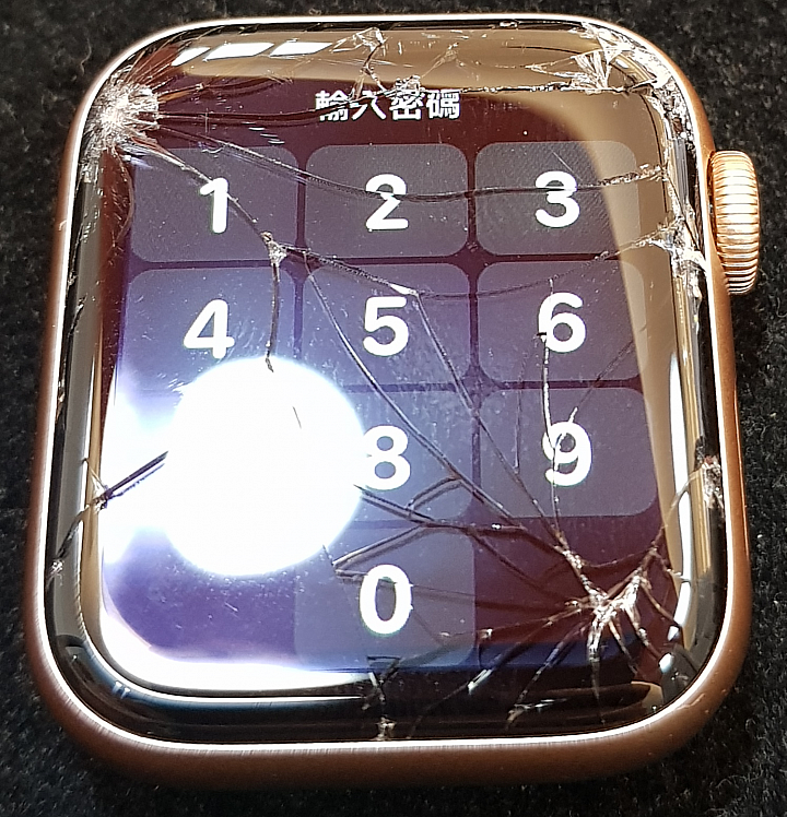 Apple Watch 5 摔落螢幕爆裂 (附圖)