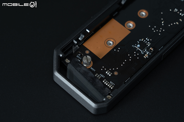 ROG Strix Arion SSD 固態硬碟外接盒 豈止於潮流！