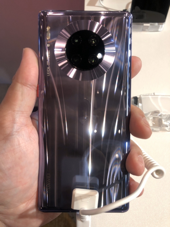 各位花粉到活動現場了嗎？ Mate30 pro發表會