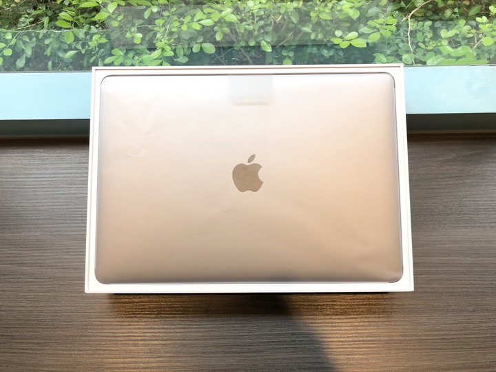【小宅開箱】MacBook Pro 13 2019 入門款不專業開箱 處理器升級新增TouchBar