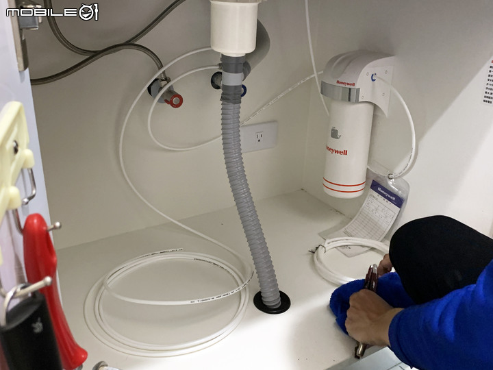 時尚居家~日日喝好水 - 賀眾牌 UV-6702EW-1 超效瞬淨冷熱飲水機 安裝開箱&使用分享