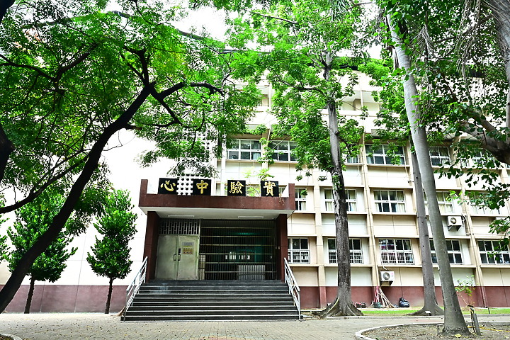 點我看大圖 Z7+14-30mm F4.0 S實拍600多人大合照:高雄女中77級78級畢業30重聚