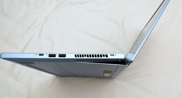 亮眼冰河藍 ASUS ROG Zephyrus S 西風之神 GX502GW