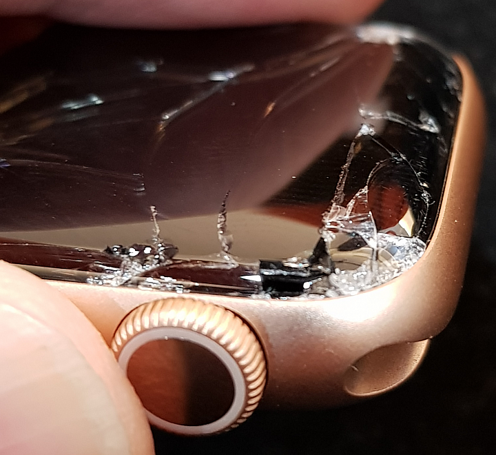 Apple Watch 5 摔落螢幕爆裂 (附圖)