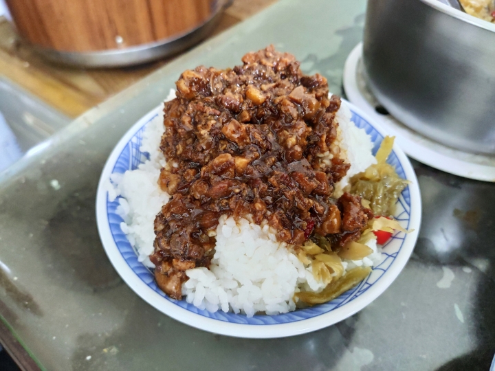 三民區保安宮旁孝順街，高cp值滷味、陽春麵