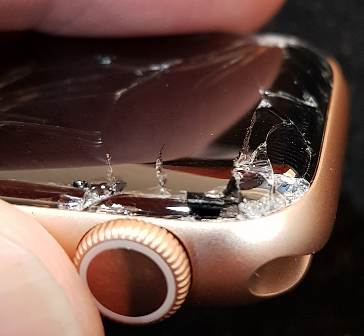 Apple Watch 5 摔落螢幕爆裂 (附圖)