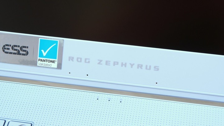 亮眼冰河藍 ASUS ROG Zephyrus S 西風之神 GX502GW