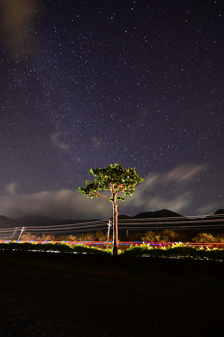 點我看大圖 Z7+Sigma 14mm F1.8冬天銀河在車城台一線旁