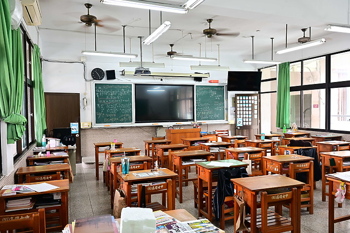 點我看大圖 Z7+14-30mm F4.0 S實拍600多人大合照:高雄女中77級78級畢業30重聚