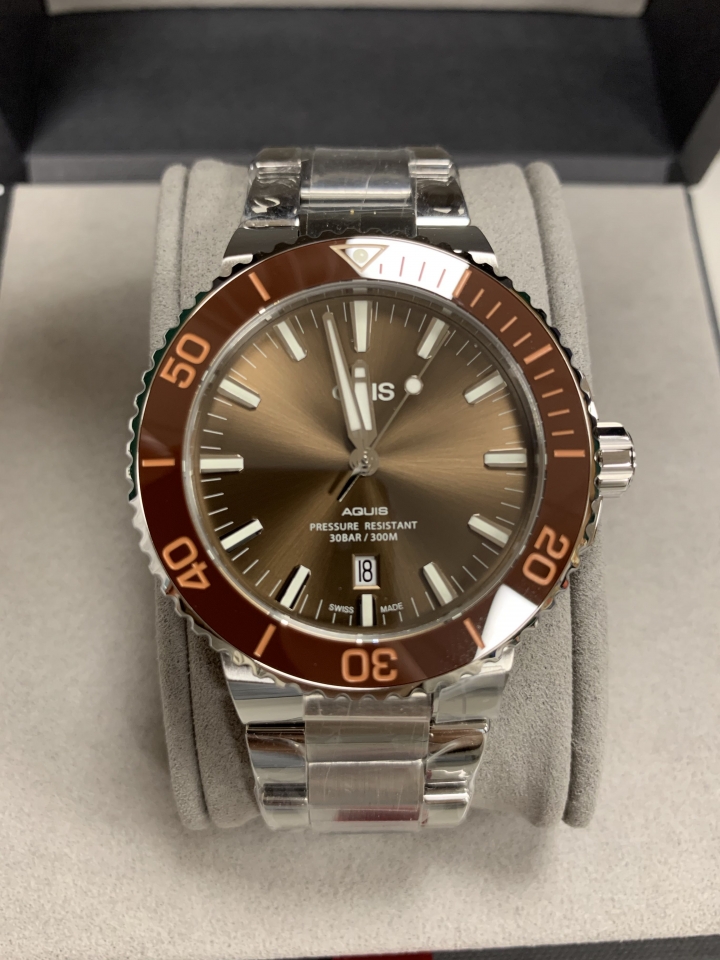 開箱 Oris Aquis Date 咖啡色