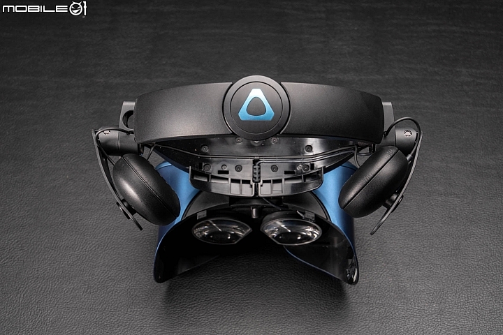 HTC Vive Cosmos 虛擬實境頭戴顯示器 兼顧自由度與擴充性的後起之秀