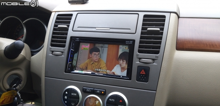 點我看大圖 功能多元的DVD主機,Pioneer AVH-Z2050BT 6.2吋DVD觸控螢幕主機