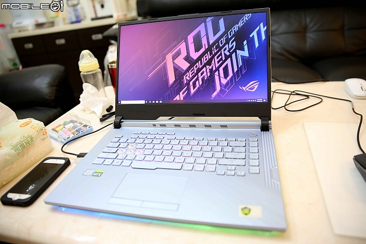 點我看大圖 地方媽媽最愛的ROG Strix G 冰河藍