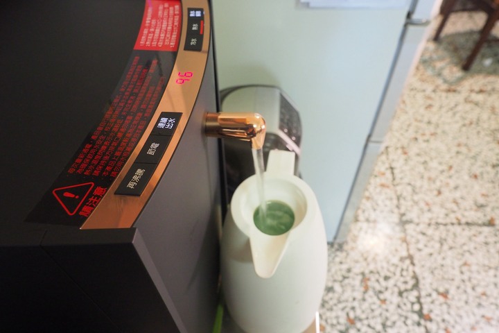即淨 極省 級便利 ｜ 賀眾超效瞬淨冷熱飲水機 (UV-6702)