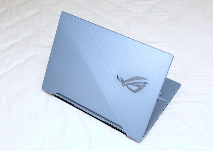 亮眼冰河藍 ASUS ROG Zephyrus S 西風之神 GX502GW