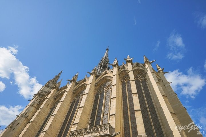 （遊記）法國｜巴黎的珠寶盒｜聖禮拜堂(La Sainte Chapelle)｜美到令人讚嘆的彩繪玻璃花窗｜自助旅行