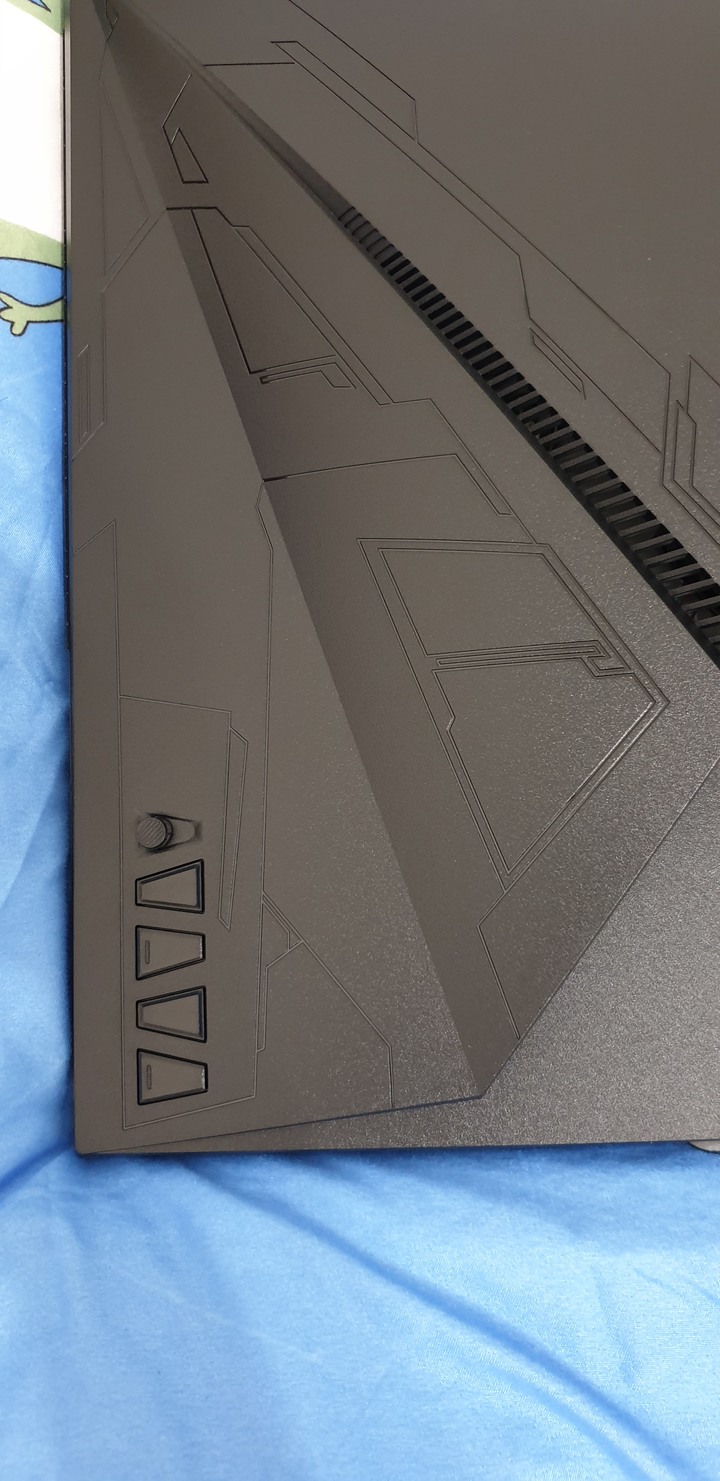 【不專業開箱】ASUS TUF GAMING VG27VQ 曲面電競螢幕