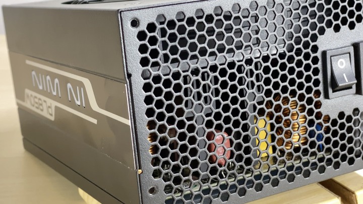 開箱 InWin PL850 金牌全模組電源供應器