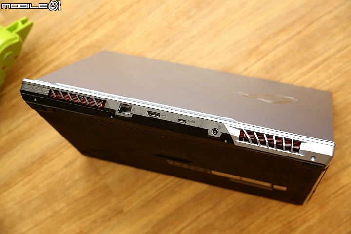 點我看大圖 地方媽媽最愛的ROG Strix G 冰河藍