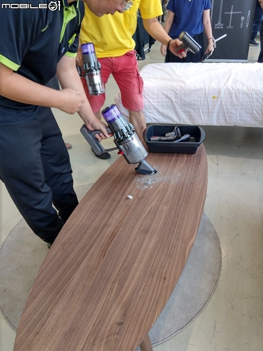 擁有 Dyson V11 讓你變身家事達人_ Mobile01 高雄場