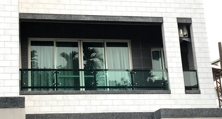 加高陽台女兒牆的方法：玻璃帷幕vs柵欄vs鐵匡玻璃三選一