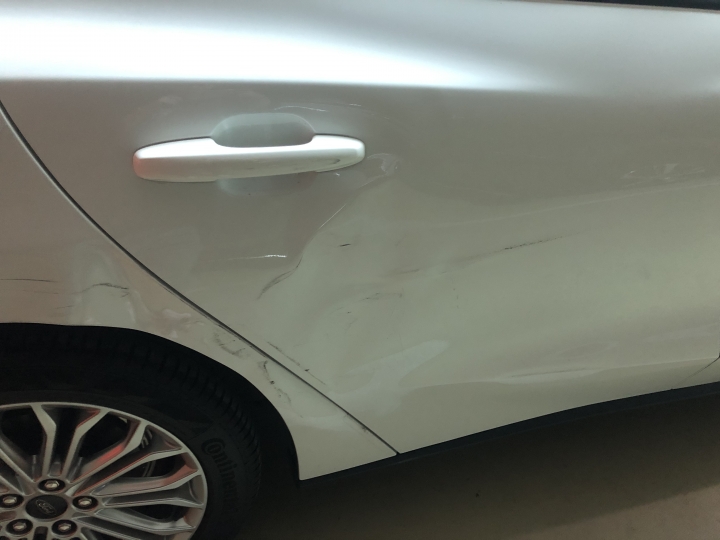 focus mk4 右後方板金凹陷及刮傷處理